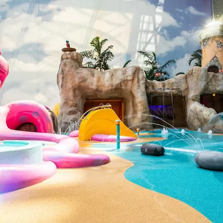 אתר נופש Tropical Islands