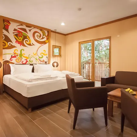 אתר נופש Tropical Islands 4*