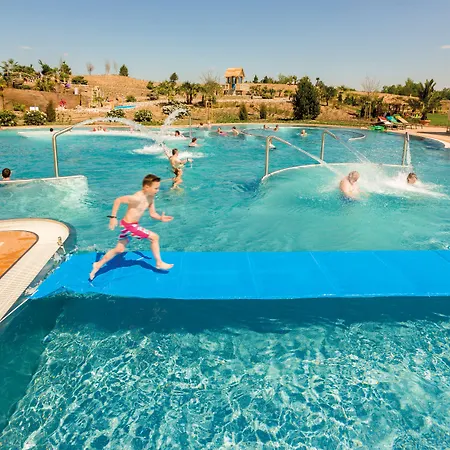 Tropical Islands אתר נופש 4*
