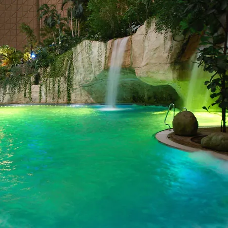 אתר נופש Tropical Islands 4*
