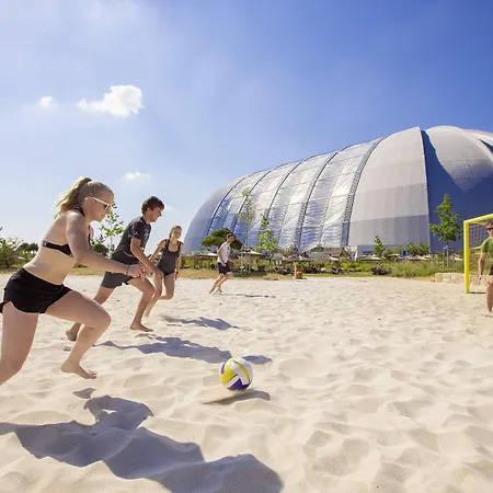 אתר נופש Tropical Islands 4*