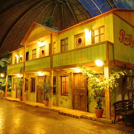אתר נופש Tropical Islands 4*