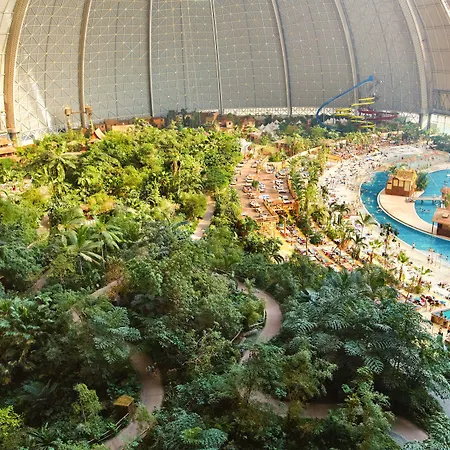 אתר נופש Tropical Islands קראוסניק